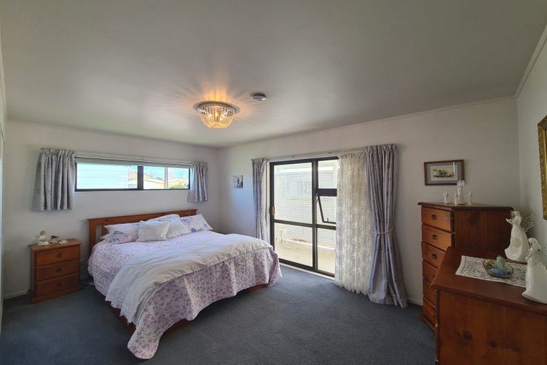 Photo of property in 2 Courthouse Lane, Coromandel, 3506