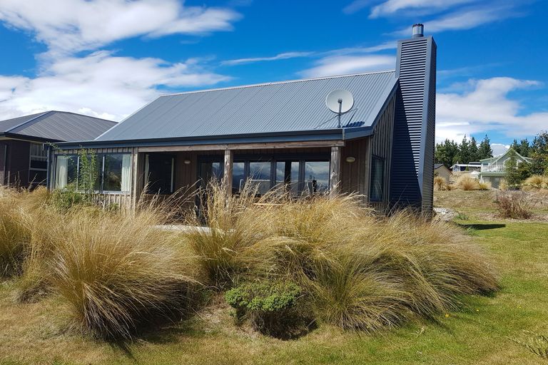 Photo of property in 19 Hamilton Drive, Lake Tekapo, 7999