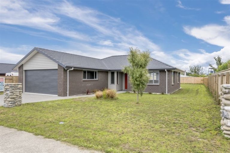 Photo of property in 4 Pohatu Lane, Otaki, 5512