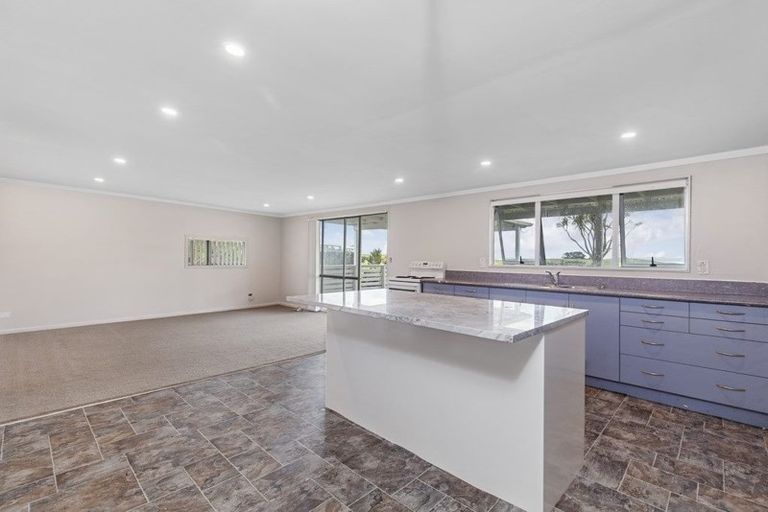 Photo of property in 1696 South Head Road, South Head, Helensville, 0874
