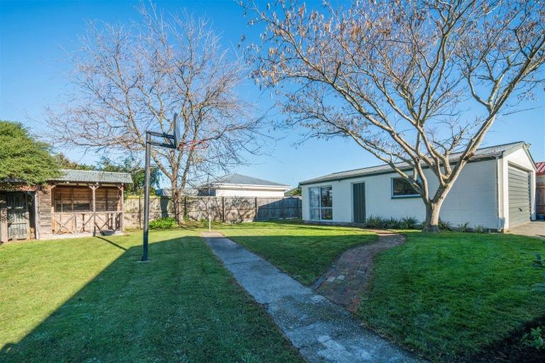 Photo of property in 19 Elwyn Place, Avonhead, Christchurch, 8042