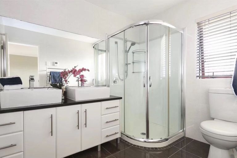 Photo of property in 13 Heidi Crescent, Flat Bush, Auckland, 2016