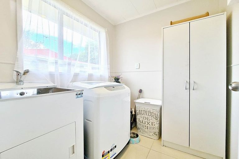 Photo of property in 27 Sandrine Avenue, Clover Park, Auckland, 2019