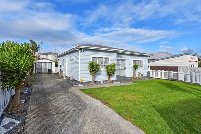 Photo of property in 87 Rangitoto Road, Papatoetoe, Auckland, 2025