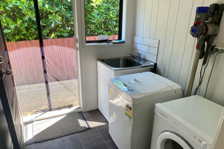 Photo of property in 68 Bruce Mclaren Road, Henderson, Auckland, 0612