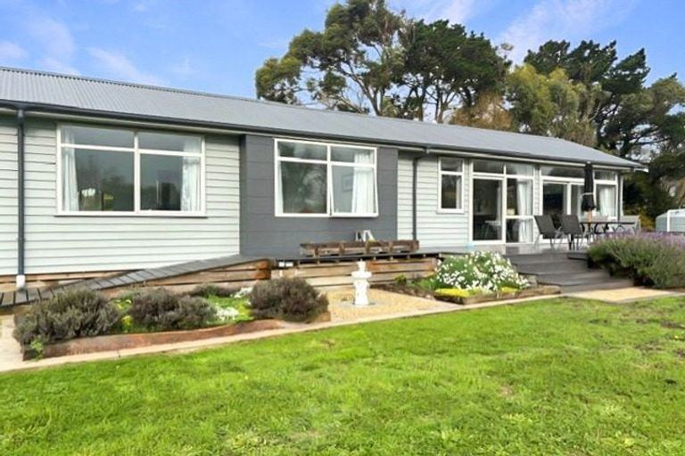 Photo of property in 120 Cummerfield Road, Foxton, 4891