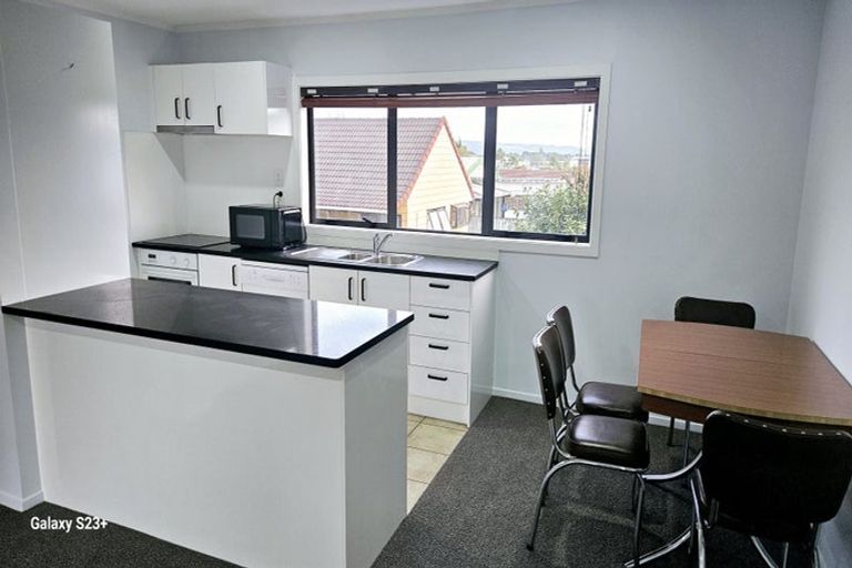 Photo of property in 12 Kevale Place, Manurewa, Auckland, 2102