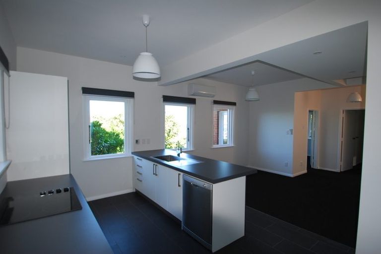 Photo of property in 2 Rangiora Avenue, Kaiwharawhara, Wellington, 6035