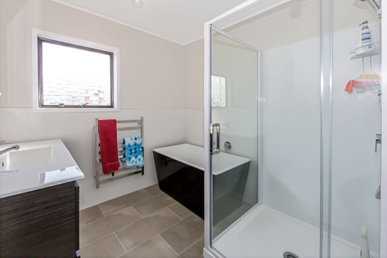 Photo of property in 1/82a Pupuke Road, Hillcrest, Auckland, 0627