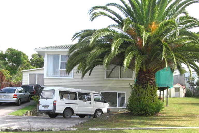 Photo of property in 34 Thornlow Street, Glendene, Auckland, 0602