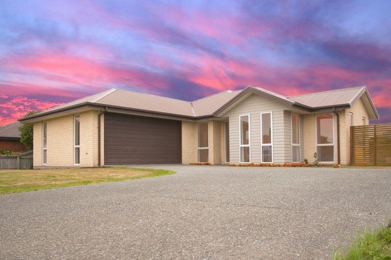 Photo of property in 8 Maple Place, Rangiora, 7400
