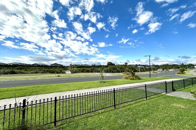 Photo of property in 23 Gemscott Crescent, Huapai, Kumeu, 0810