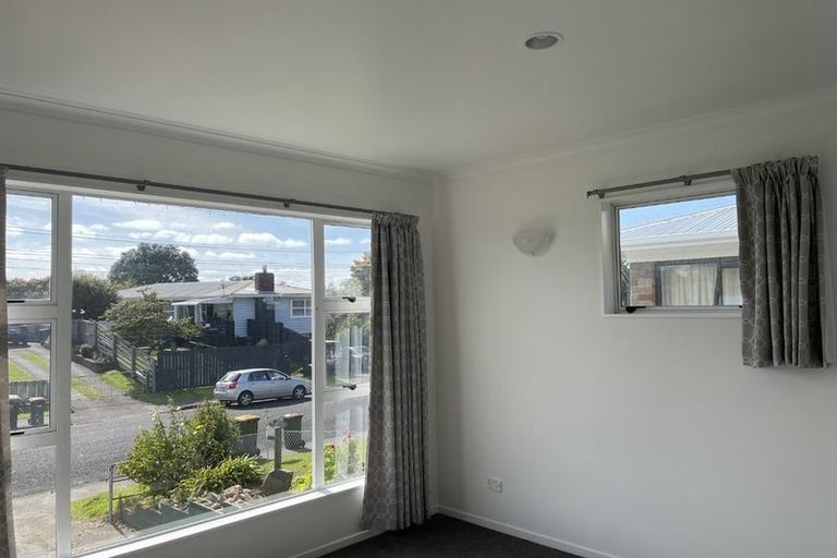 Photo of property in 35 Eddowes Street, Manurewa, Auckland, 2102
