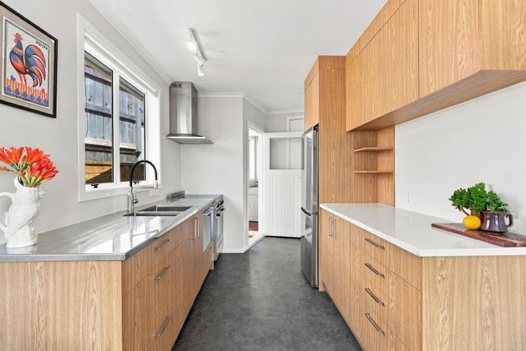 Photo of property in 28 Annandale Street, Lynmouth, New Plymouth, 4310