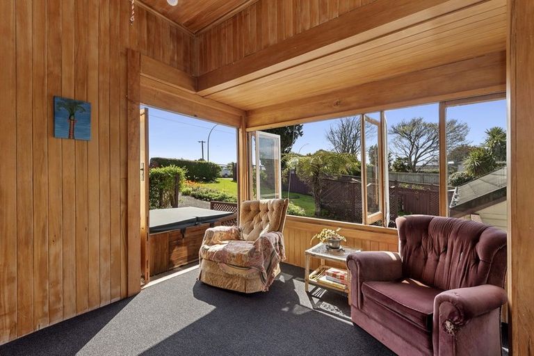 Photo of property in 69 Forest Lake Road, Forest Lake, Hamilton, 3200