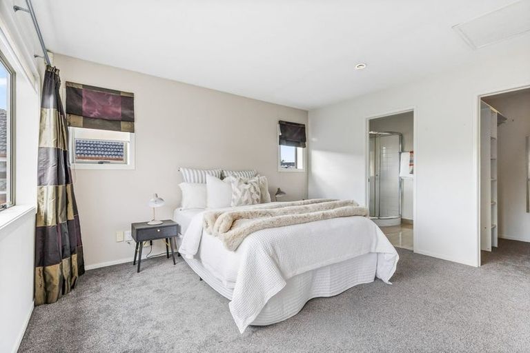 Photo of property in 80c Golf Road, New Lynn, Auckland, 0600