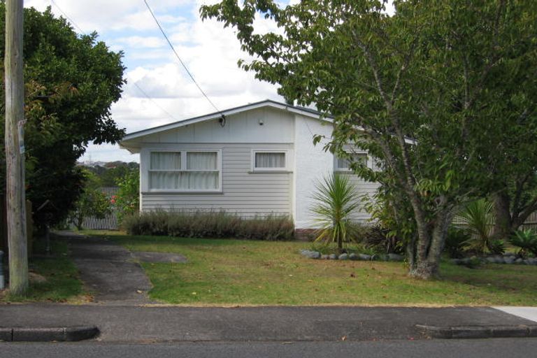 Photo of property in 22 Taupo Street, Green Bay, Auckland, 0604