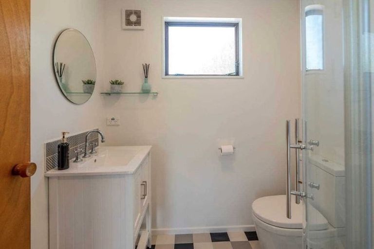 Photo of property in 27 Hemara Street, Waikanae Beach, Waikanae, 5036