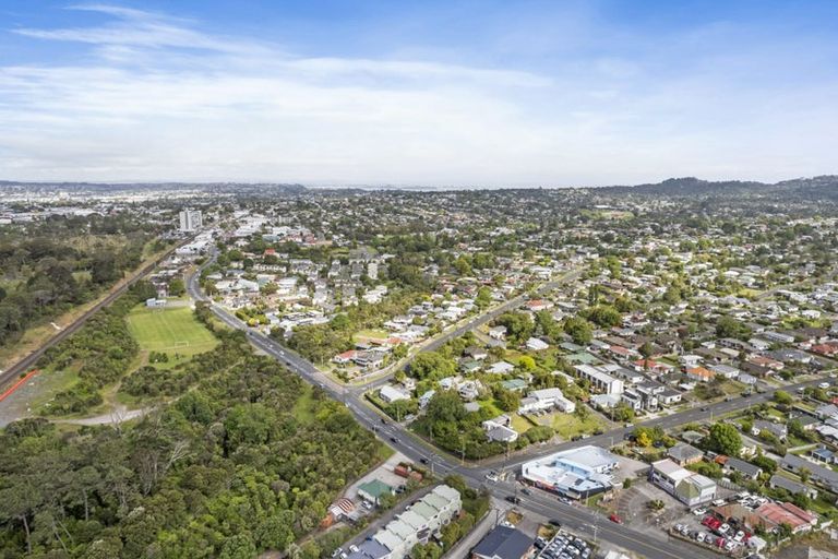 Photo of property in 1/351 West Coast Road, Glen Eden, Auckland, 0602