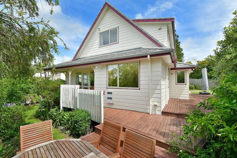 Photo of property in 7 Amberly Rise, Helensville, 0800