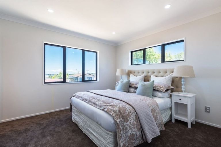 Photo of property in 4225c Great North Road, Glendene, Auckland, 0602