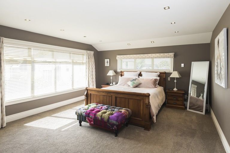 Photo of property in 103 Aikmans Road, Merivale, Christchurch, 8014