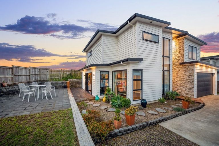 Photo of property in 3 Manawanui Way, Orewa, 0931