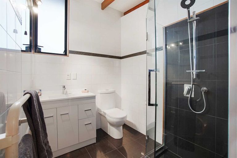 Photo of property in 65 Forrest Hill Road, Milford, Auckland, 0620