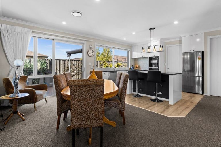 Photo of property in 17 Rakaia Way, Poraiti, Napier, 4112