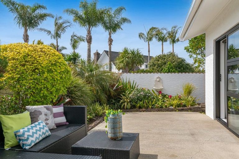 Photo of property in 12a Eagle Place, Red Beach, 0932