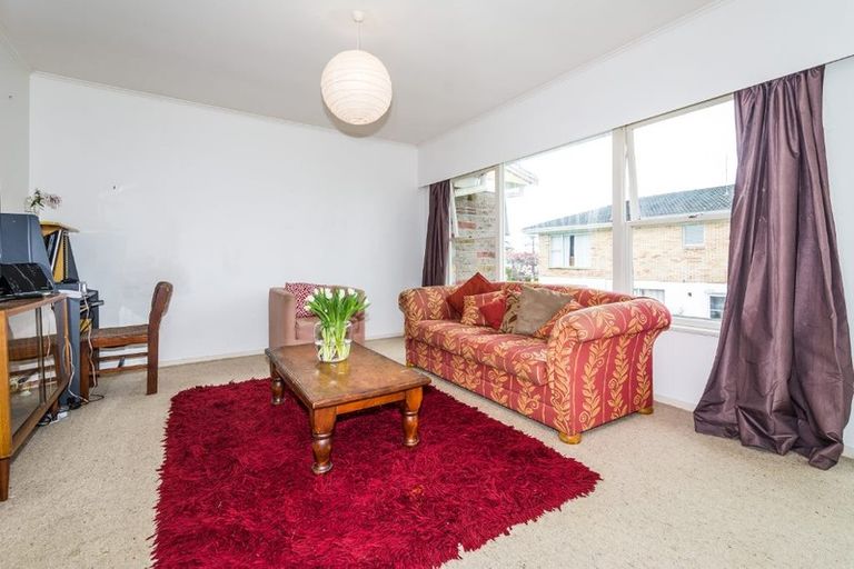 Photo of property in 2/14 Westwell Road, Belmont, Auckland, 0622