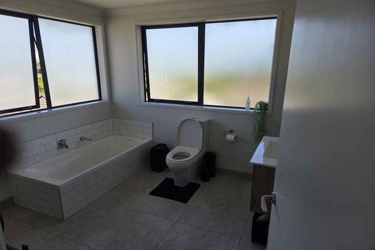 Photo of property in 38 Cockayne Crescent, Sunnynook, Auckland, 0620