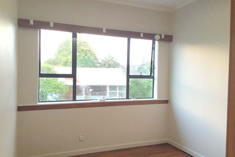 Photo of property in 11 Hutchinson Avenue, New Lynn, Auckland, 0600