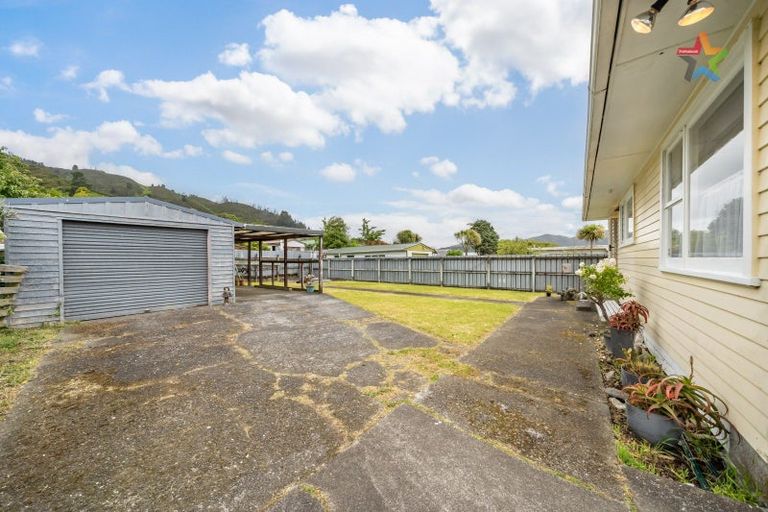 Photo of property in 22 Ruthven Road, Wainuiomata, Lower Hutt, 5014
