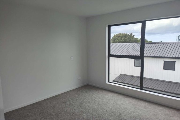 Photo of property in 8/107 Hobsonville Road, West Harbour, Auckland, 0618