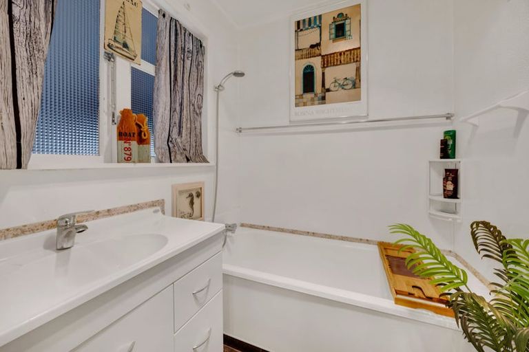 Photo of property in 8 Wera Street, Hawera, 4610