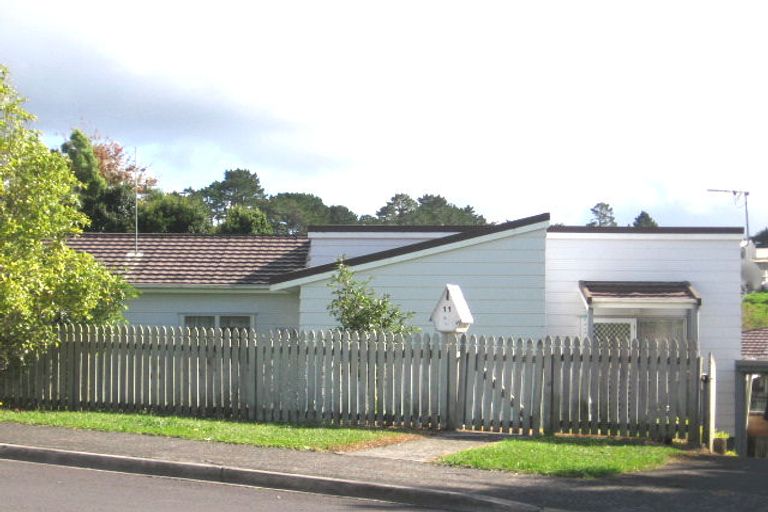 Photo of property in 11 Styca Place, Sunnyvale, Auckland, 0612