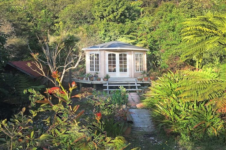 Photo of property in 76 Top Town Place, Coromandel, 3506