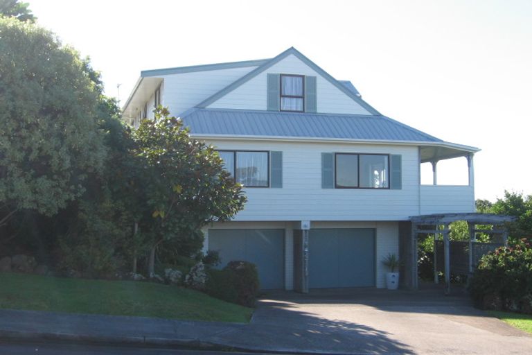 Photo of property in 4 Oakpark Place, West Harbour, Auckland, 0618