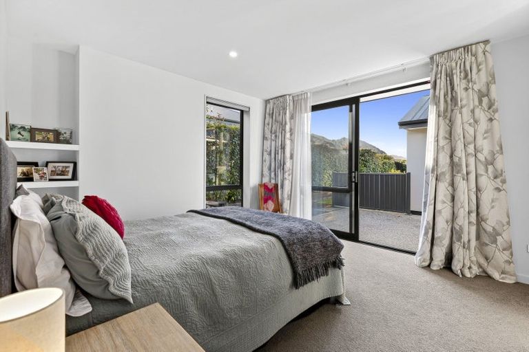 Photo of property in 12 Sapphire Spring Rise, Wanaka, 9305