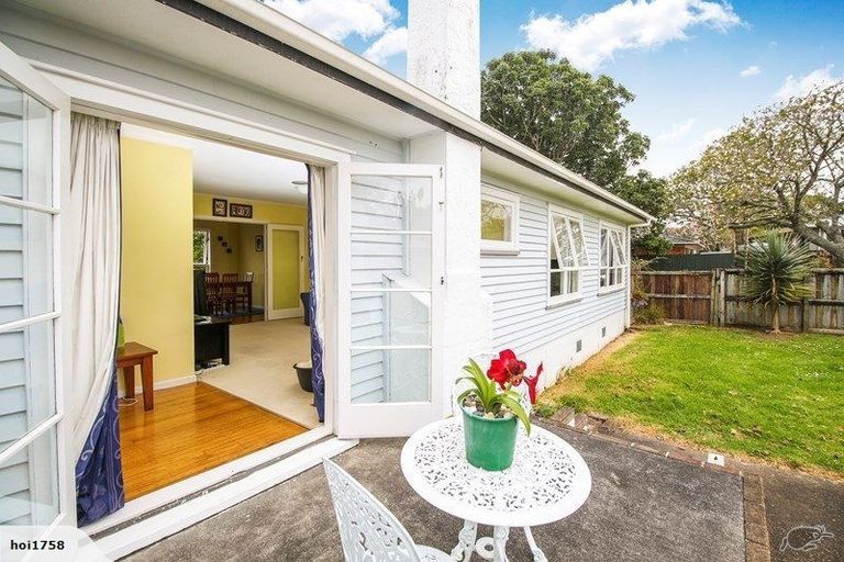 Photo of property in 24 Waipani Road, Te Atatu Peninsula, Auckland, 0610