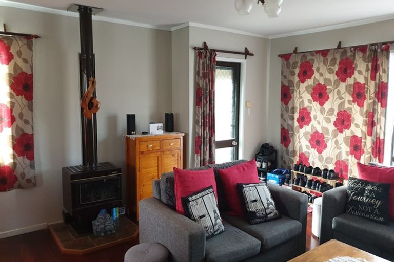 Photo of property in 2/66 Aviemore Drive, Highland Park, Auckland, 2010