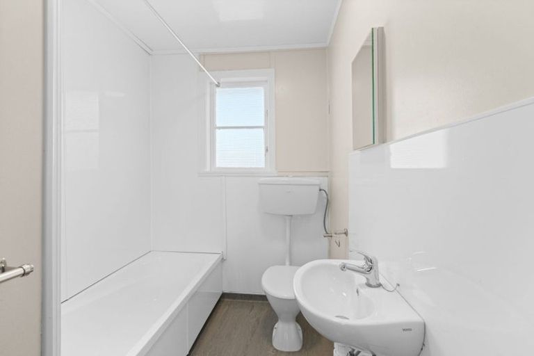 Photo of property in 4-6 Dix Crescent, Riversdale, Blenheim, 7201