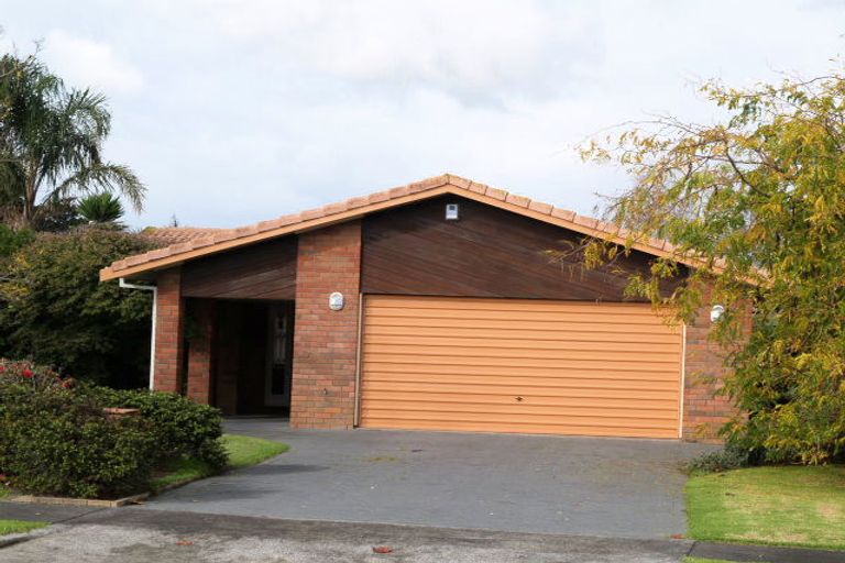 Photo of property in 1/4 Golfland Drive, Golflands, Auckland, 2013