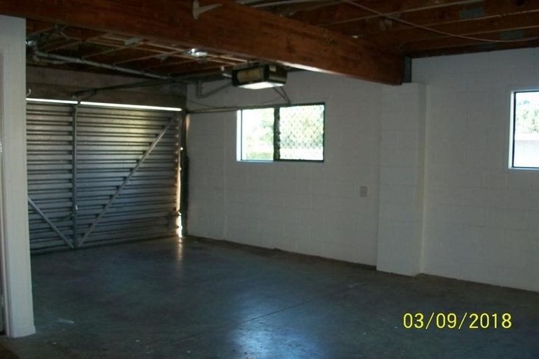 Photo of property in 2/19a Ribblesdale Road, Henderson, Auckland, 0612