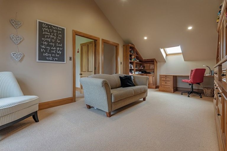 Photo of property in 23 Manapouri Crescent, Hokowhitu, Palmerston North, 4410