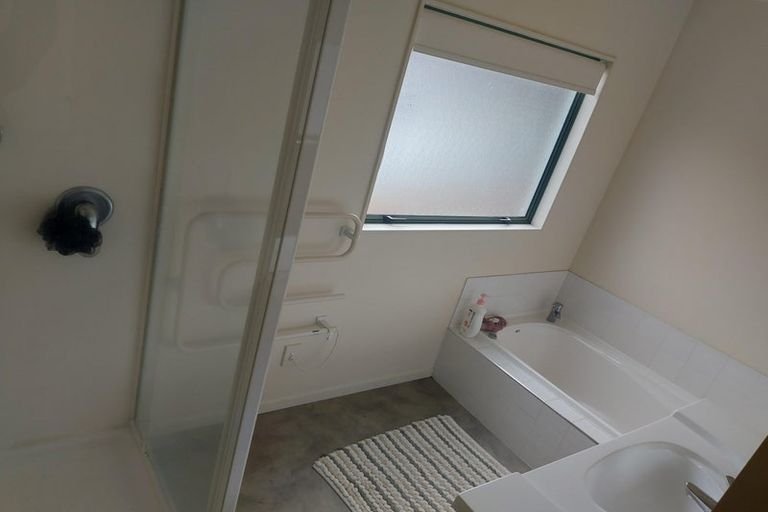 Photo of property in 28 Kinleith Way, Albany, Auckland, 0632