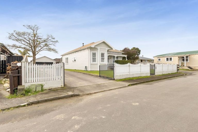 Photo of property in 17 Perrin Place, Kelvin Grove, Palmerston North, 4414