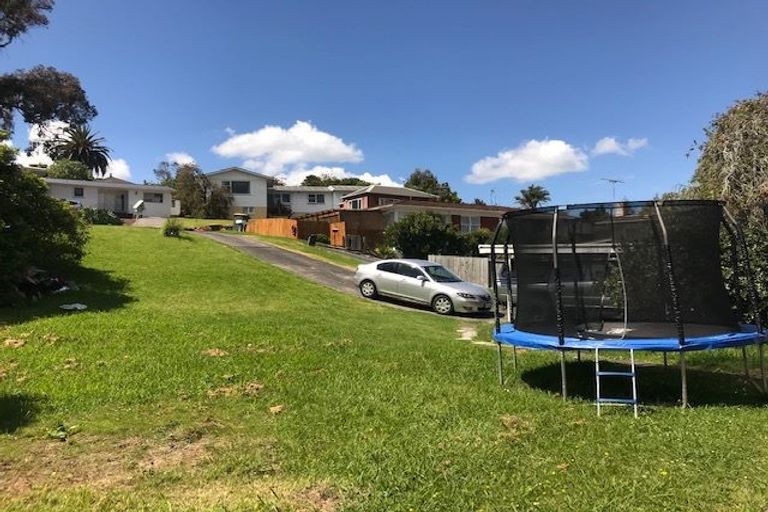 Photo of property in 2/13 Wykeham Place, Glenfield, Auckland, 0629