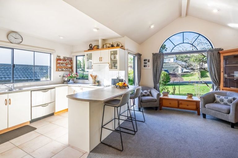 Photo of property in 12 Tyrico Close, Unsworth Heights, Auckland, 0632